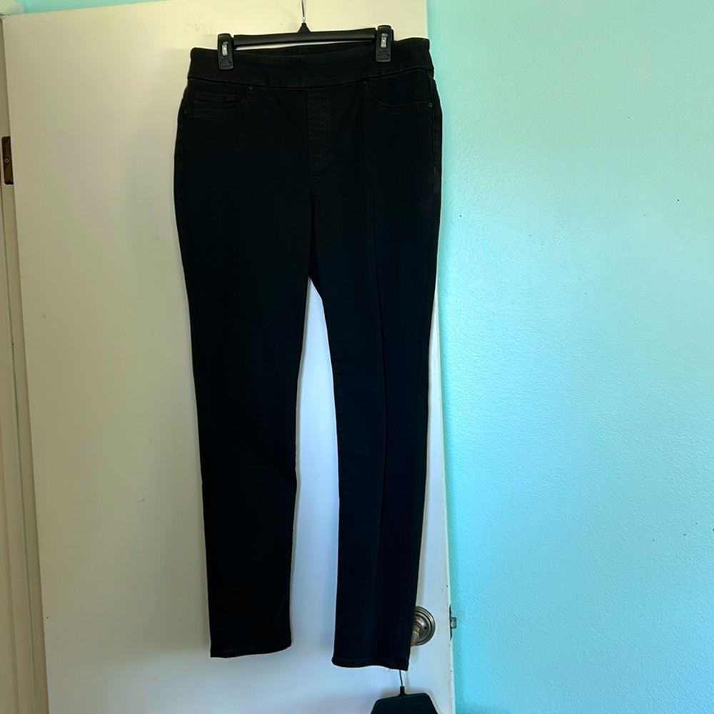 Chicos Jeggings size 1.5 Black pull on
